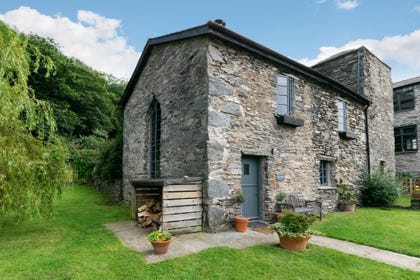 Dog friendly cottages lake district short breaks 2025